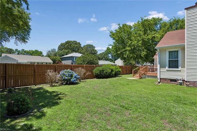 2 Wooded Hill DR, Hampton, VA 23669