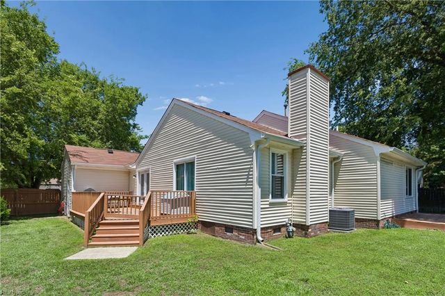 2 Wooded Hill DR, Hampton, VA 23669
