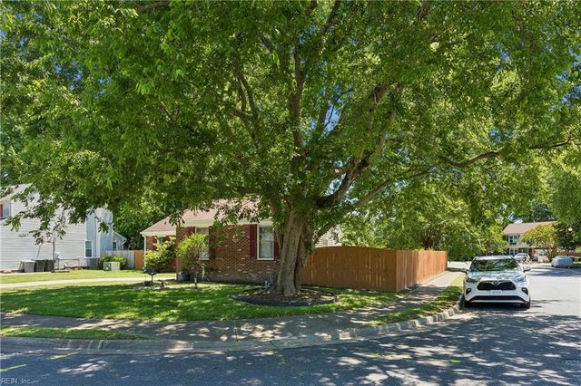 2 Wooded Hill DR, Hampton, VA 23669