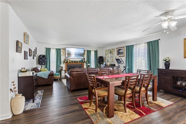 2 Wooded Hill DR, Hampton, VA 23669