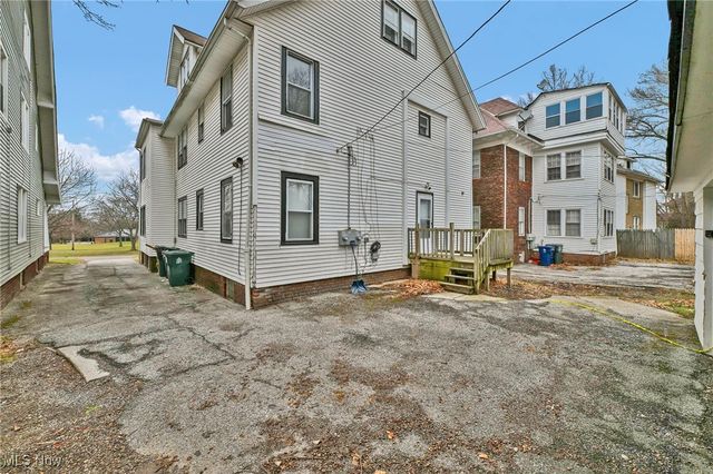 3234 Euclid Heights Boulevard Lower, Cleveland Heights, OH 44118