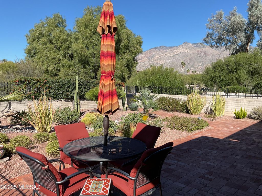 5720 N Calle De La Reina, Tucson, AZ 85718