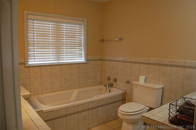 10390 Loblolly Road, Henryetta, OK 74437
