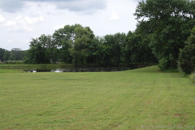 10390 Loblolly Road, Henryetta, OK 74437