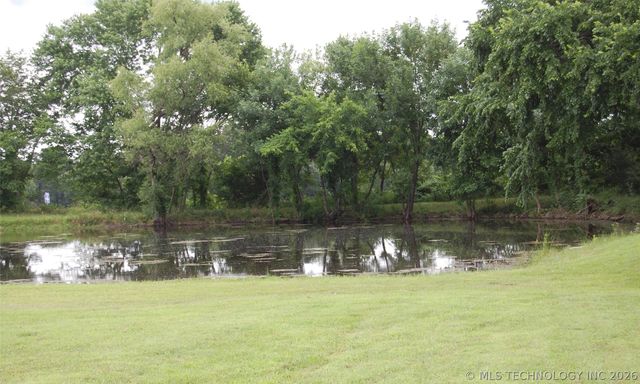 10390 Loblolly Road, Henryetta, OK 74437