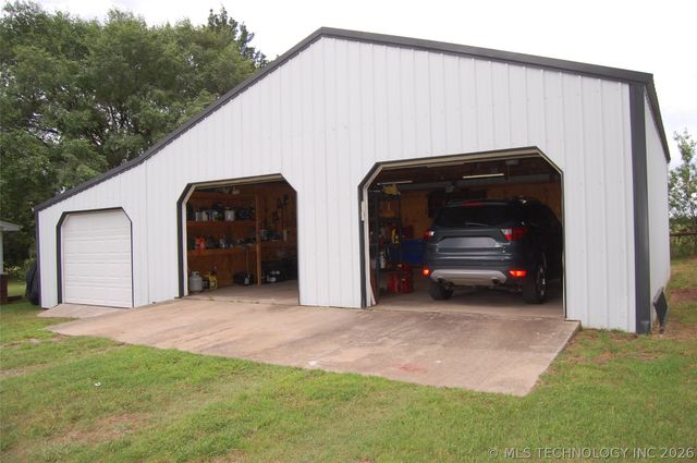10390 Loblolly Road, Henryetta, OK 74437