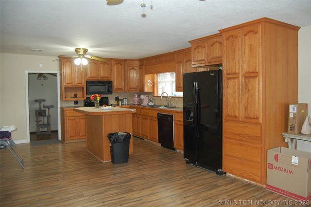 10390 Loblolly Road, Henryetta, OK 74437