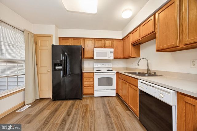 22 DARE LN, Pottstown, PA 19465
