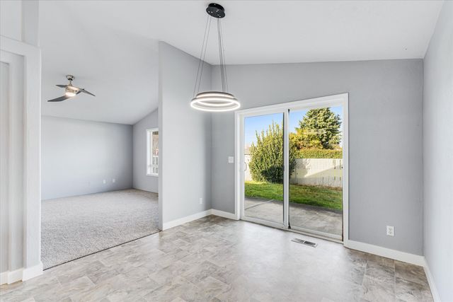 959 Westrop Drive, Central Point, OR 97502