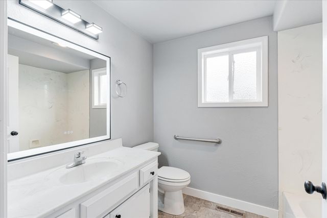 959 Westrop Drive, Central Point, OR 97502