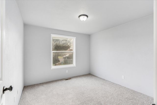 959 Westrop Drive, Central Point, OR 97502