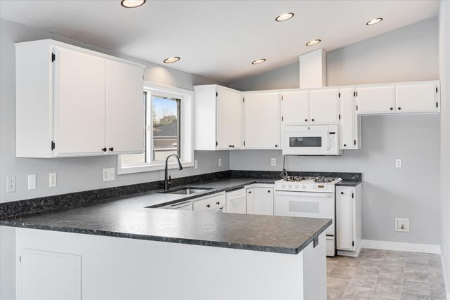 959 Westrop Drive, Central Point, OR 97502