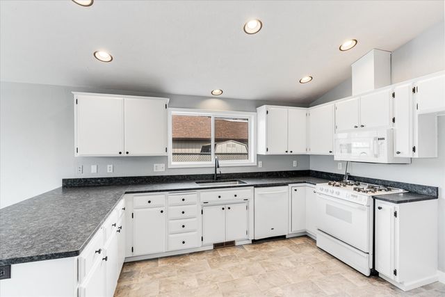 959 Westrop Drive, Central Point, OR 97502