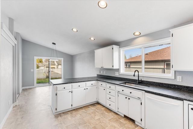 959 Westrop Drive, Central Point, OR 97502