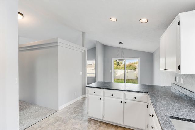 959 Westrop Drive, Central Point, OR 97502