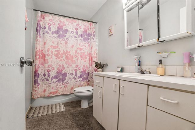 5850 Lincoln St, Hollywood, FL 33021