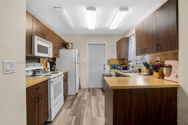 5850 Lincoln St, Hollywood, FL 33021