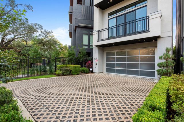 205 Portland Street, Houston, TX 77006