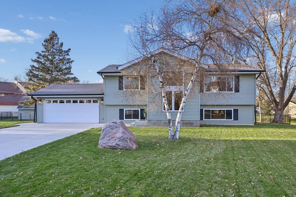 118 Crystal Court, Montrose, MN 55363