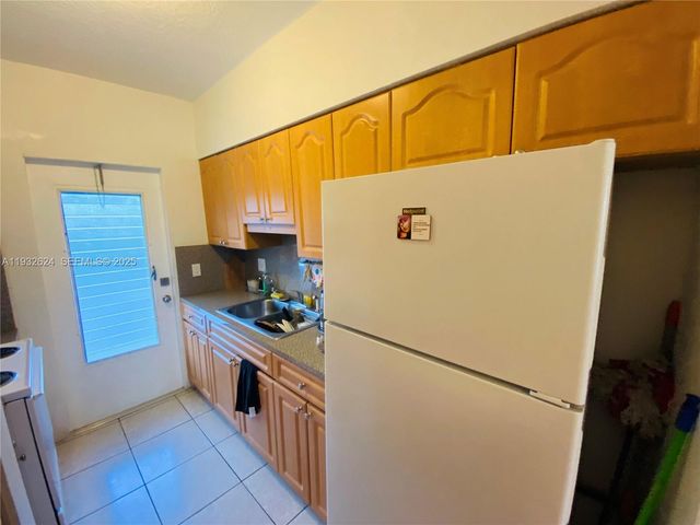 1560 NE 127th St 203, North Miami, FL 33161