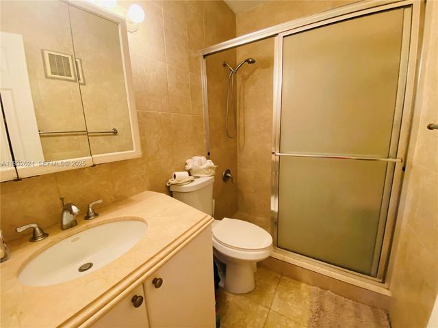 1560 NE 127th St 203, North Miami, FL 33161