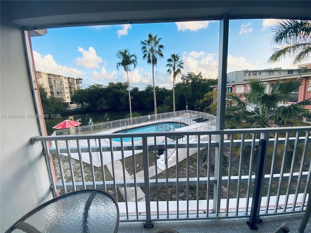 1560 NE 127th St 203, North Miami, FL 33161