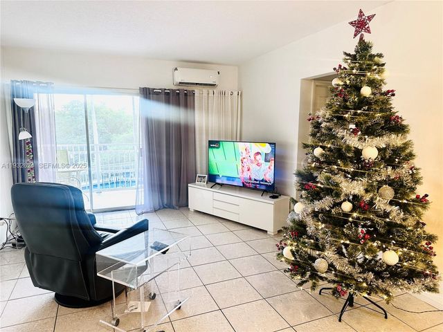 1560 NE 127th St 203, North Miami, FL 33161