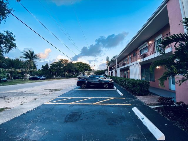 1560 NE 127th St 203, North Miami, FL 33161