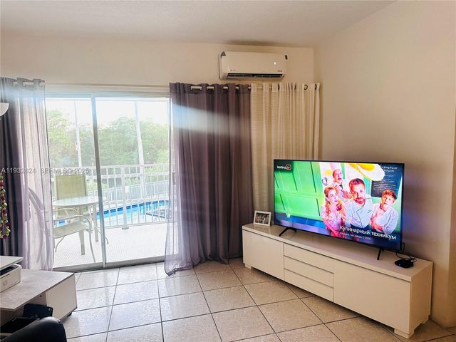 1560 NE 127th St 203, North Miami, FL 33161