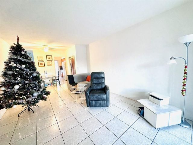 1560 NE 127th St 203, North Miami, FL 33161