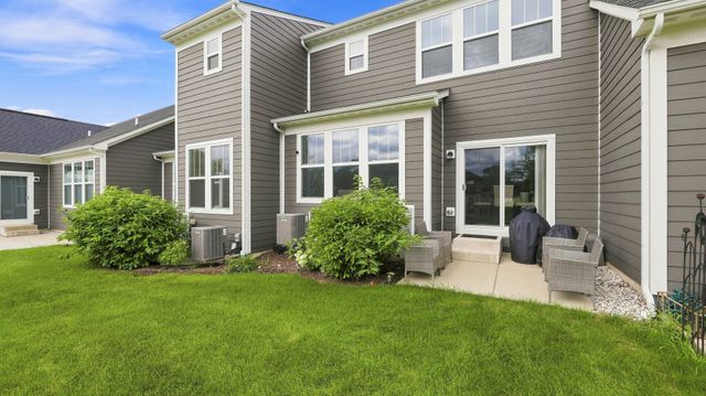 153 Roslyn Place, Bloomingdale, IL 60108