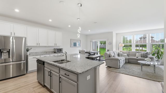 153 Roslyn Place, Bloomingdale, IL 60108