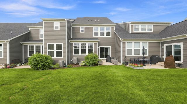 153 Roslyn Place, Bloomingdale, IL 60108