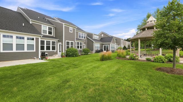153 Roslyn Place, Bloomingdale, IL 60108