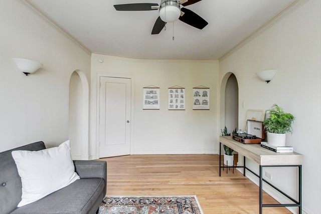 1824 N Lincoln Park West 211, Chicago, IL 60614