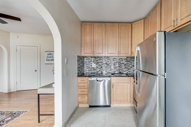 1824 N Lincoln Park West 211, Chicago, IL 60614