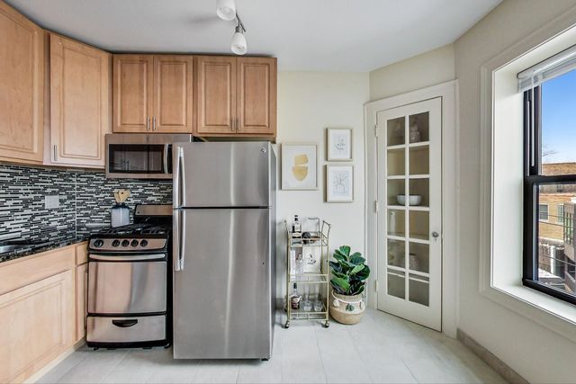 1824 N Lincoln Park West 211, Chicago, IL 60614