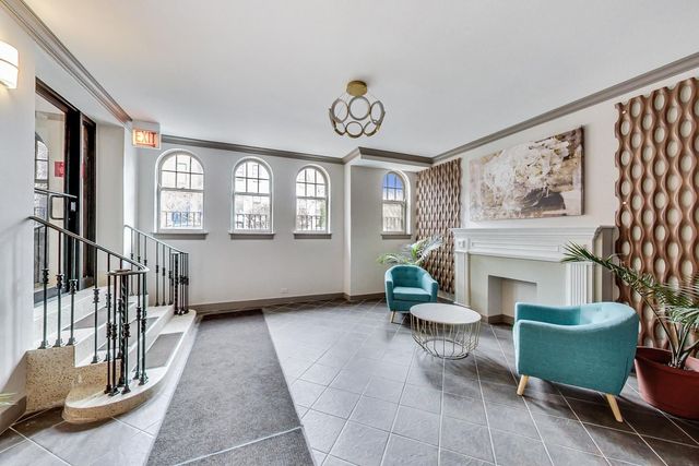 1824 N Lincoln Park West 211, Chicago, IL 60614