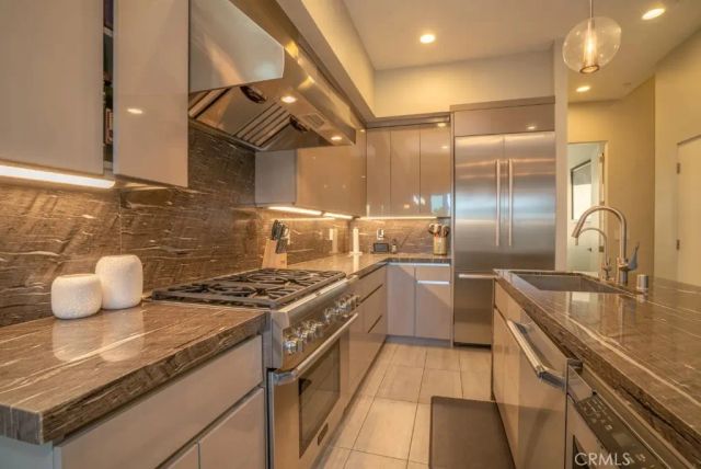 162 W Robinson, San Diego, CA 92103