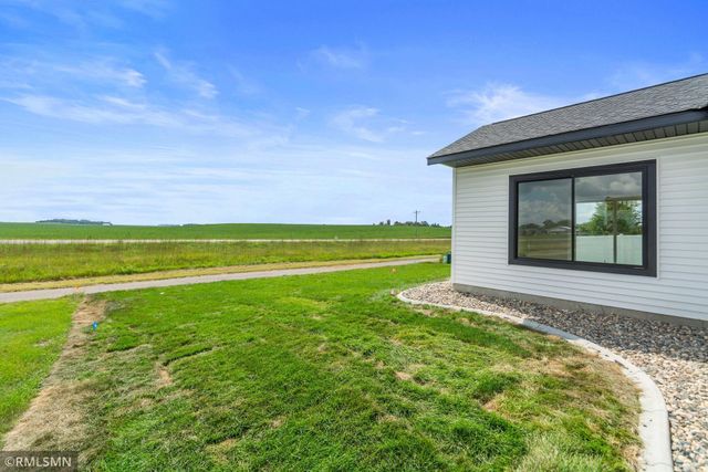 1534 9th Avenue SW, Hutchinson, MN 55350