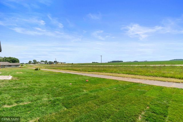 1534 9th Avenue SW, Hutchinson, MN 55350