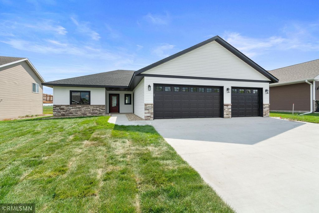 1534 9th Avenue SW, Hutchinson, MN 55350