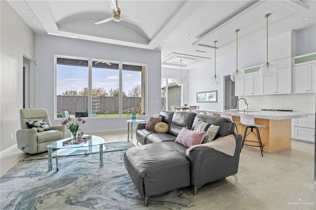 2214 E 6th E Street, Mission, TX 78572