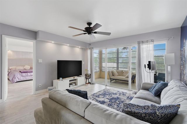 8330 Sands Point Blvd 302, Fort Lauderdale, FL 33321