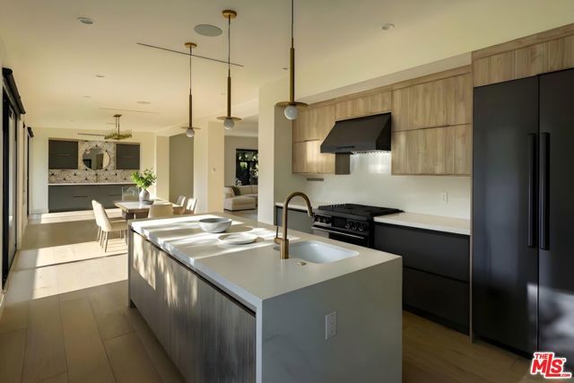 3147 Hollyridge Drive, Los Angeles, CA 90068
