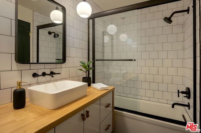 3147 Hollyridge Drive, Los Angeles, CA 90068