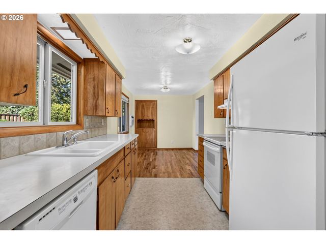 230 Sw 7TH Ave, Canby, OR 97013