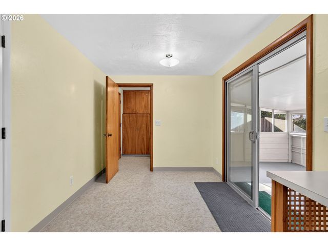230 Sw 7TH Ave, Canby, OR 97013