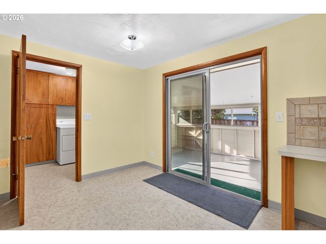 230 Sw 7TH Ave, Canby, OR 97013