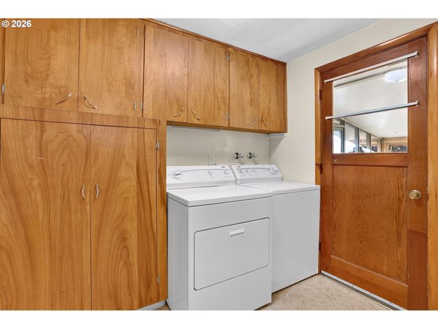 230 Sw 7TH Ave, Canby, OR 97013